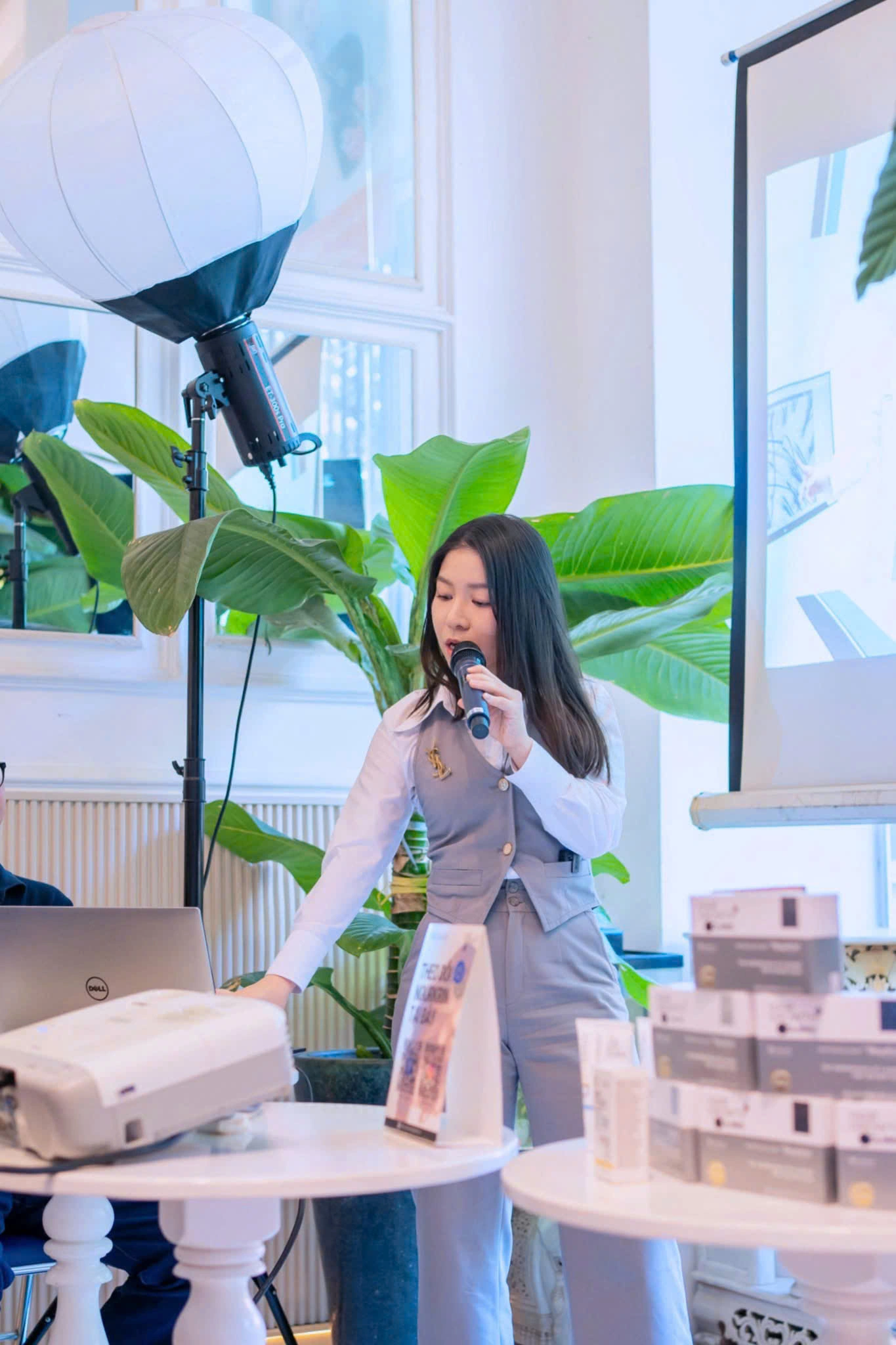 Xu Hướng 2025: "Bình Thường Hóa" Chu Kỳ Tóc Bằng Liệu Pháp Proteoglycan