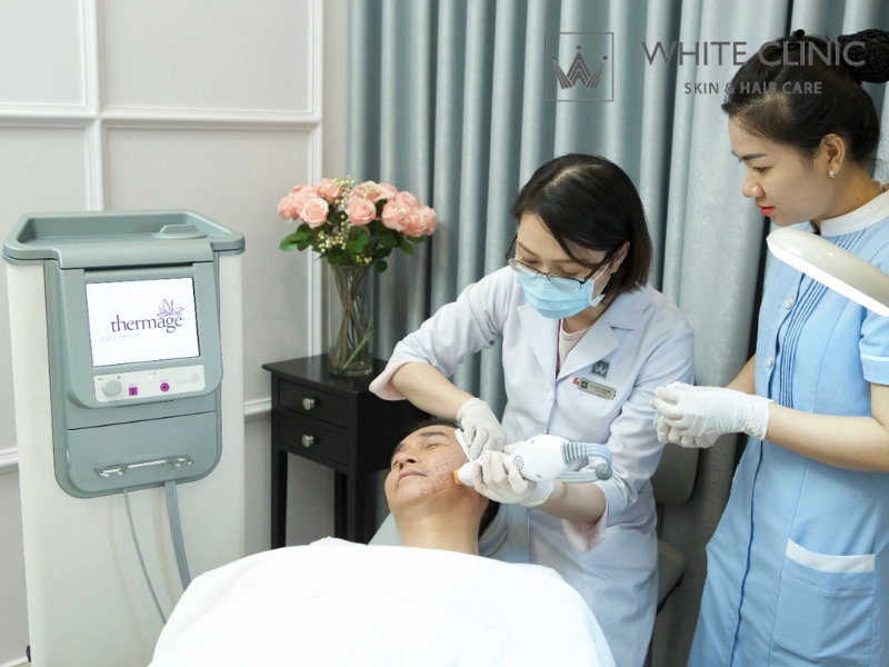 trị mụn bằng khoai tây sống